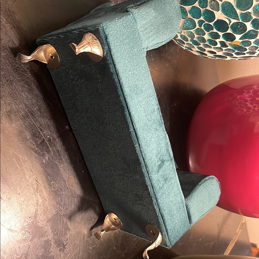 Teal Velvet table decor - Picture 4 of 5